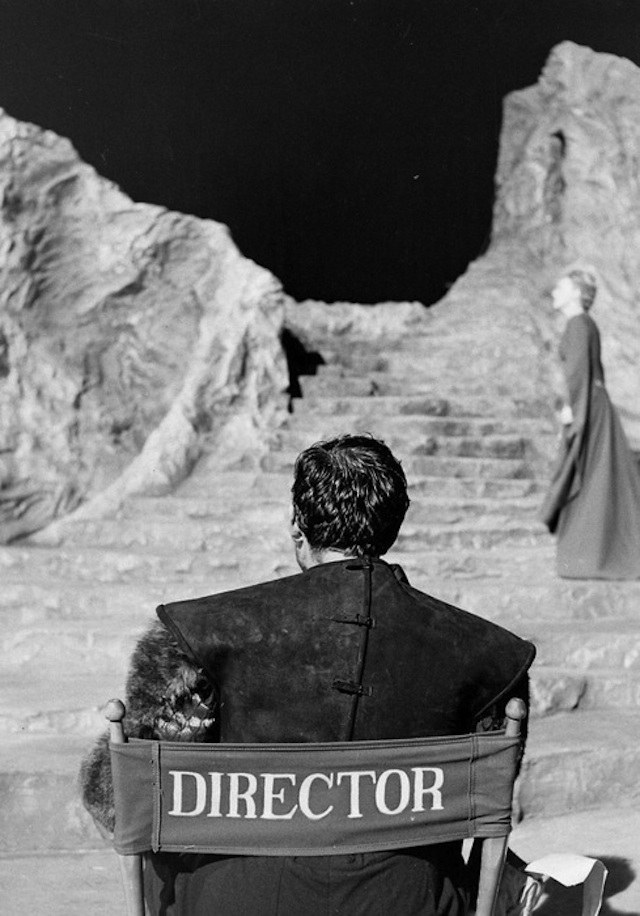 0Orson Welles on the set of MacBeth