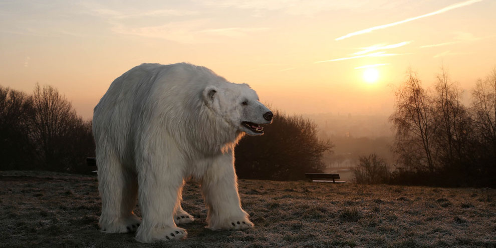 Animatronic Polar Bear in London Underground_6