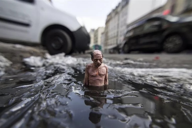 Miniature Sculptures in City Photography_0