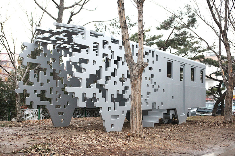 Pixelate Train Sculpture_1