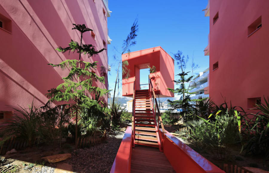 Red Housing by Pietri Architectes