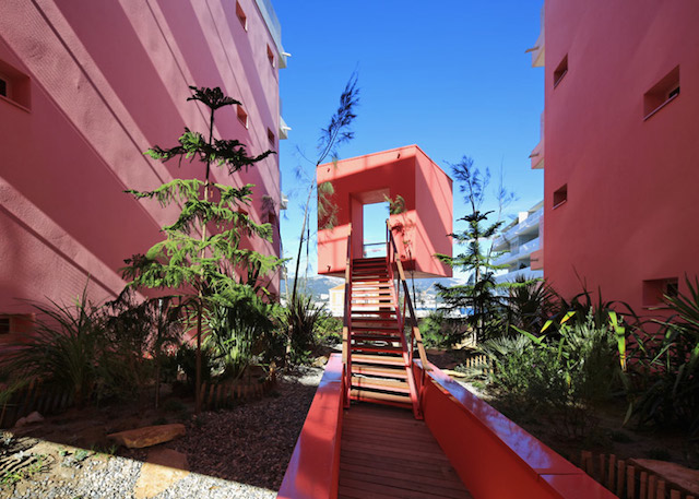 Red Housing by Pietri Architectes-0
