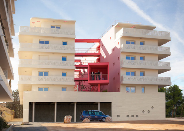 Red Housing by Pietri Architectes-00