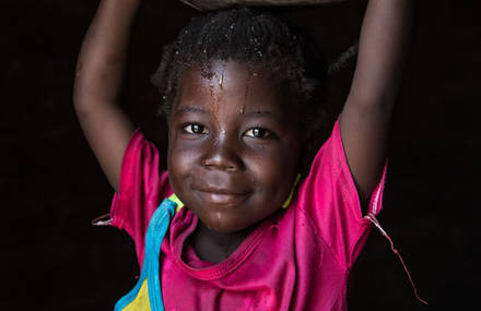 Children and drinking water, Central African Republic, by Vincent Tremeau