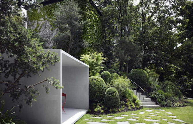 Translucent Smoking Pavilion in Concrete