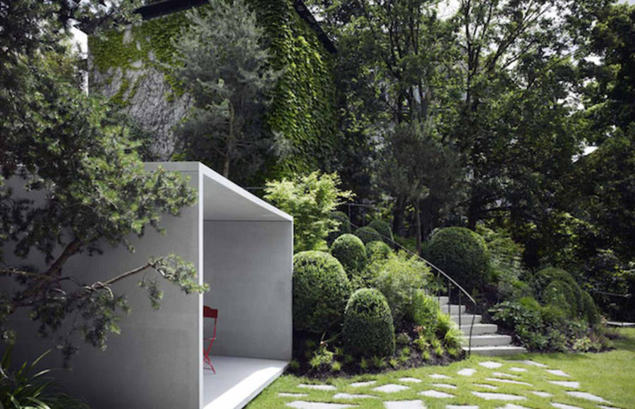 Translucent Smoking Pavilion in Concrete