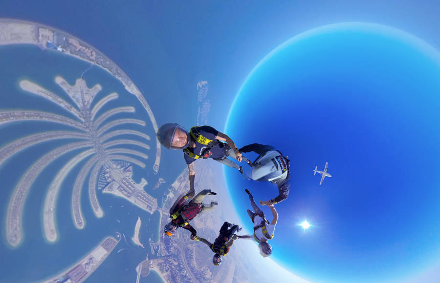 A Wild Tour of Dubai From Top to Bottom