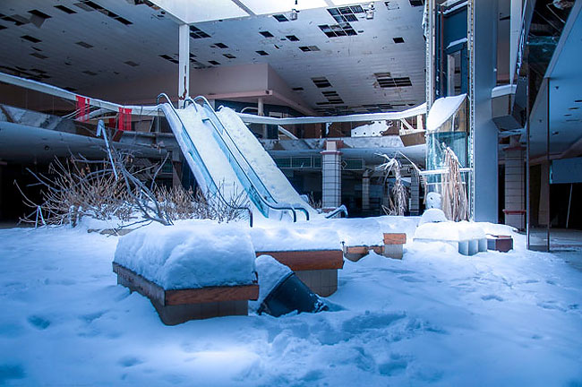 Deserted Mall Covered In Snow_0