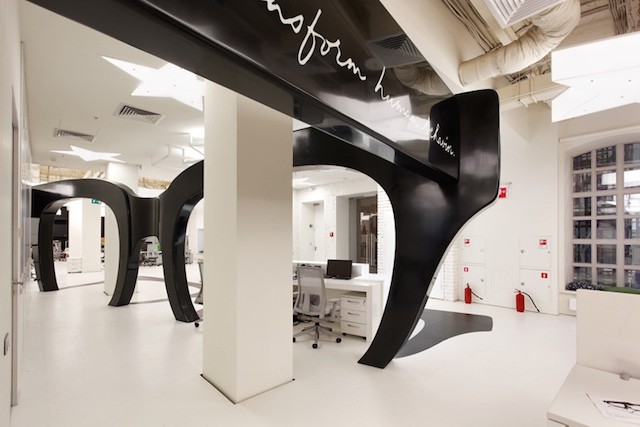 Giant Pair Of Glasses in Leo Burnett Office-2