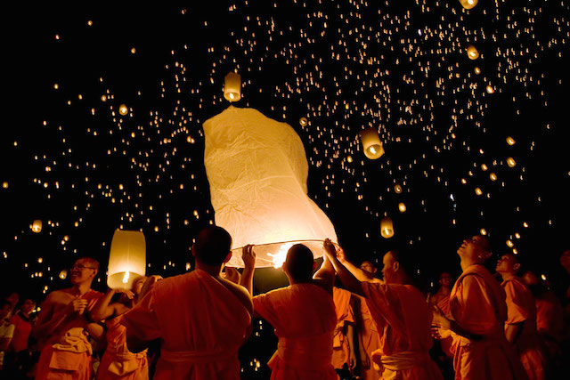 Loi Krathong Festival in Thailand-8