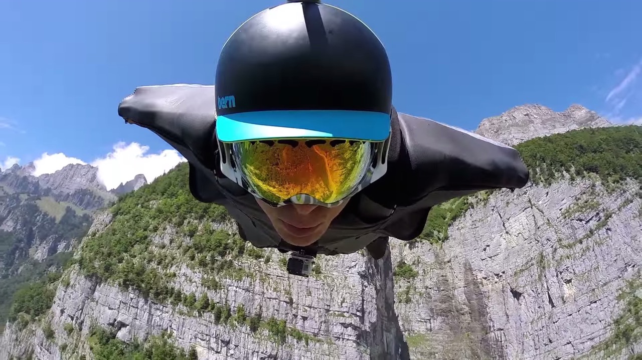Majestic Wingsuit Flight in Switzerland_0