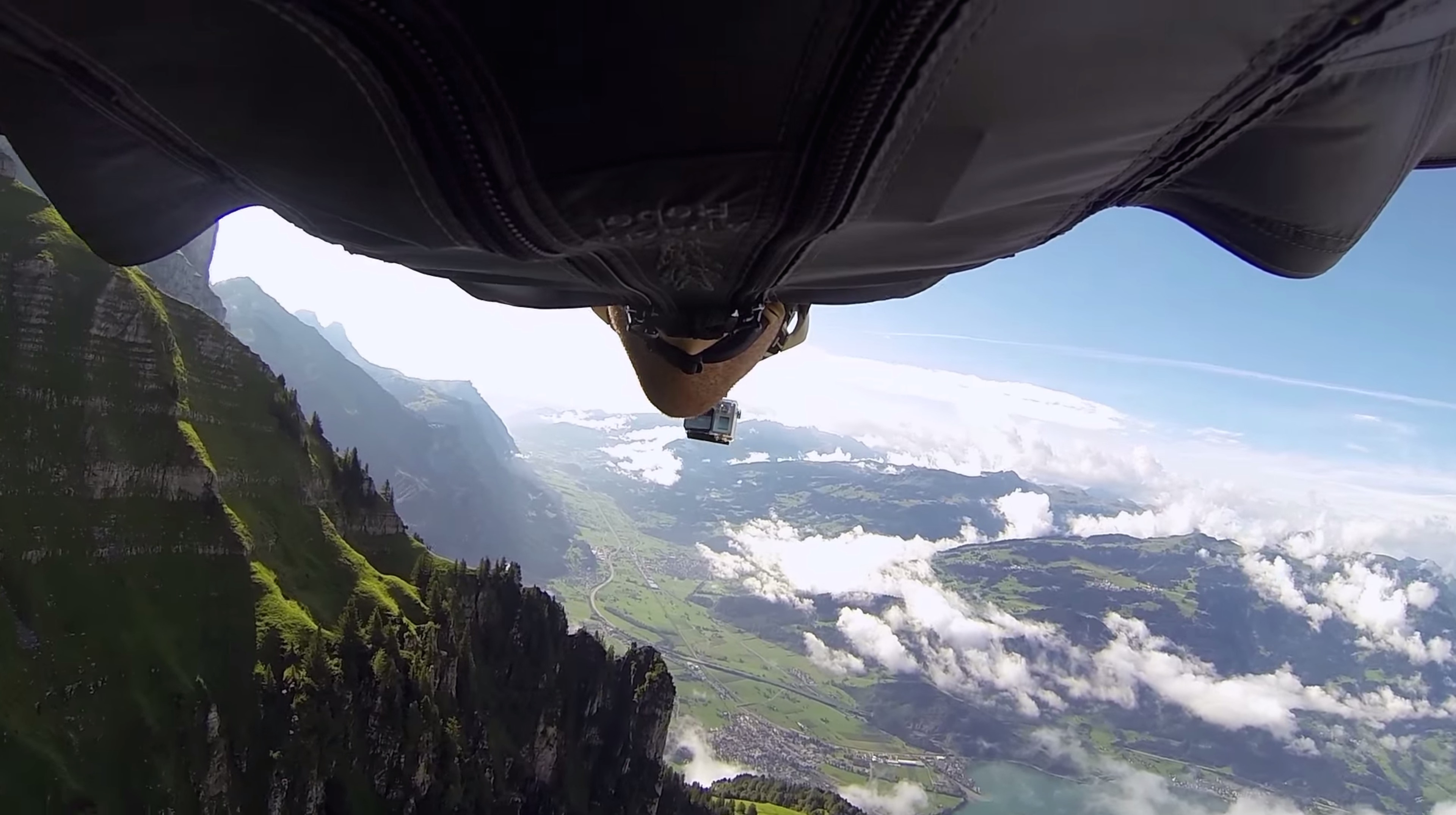 Majestic Wingsuit Flight in Switzerland_2