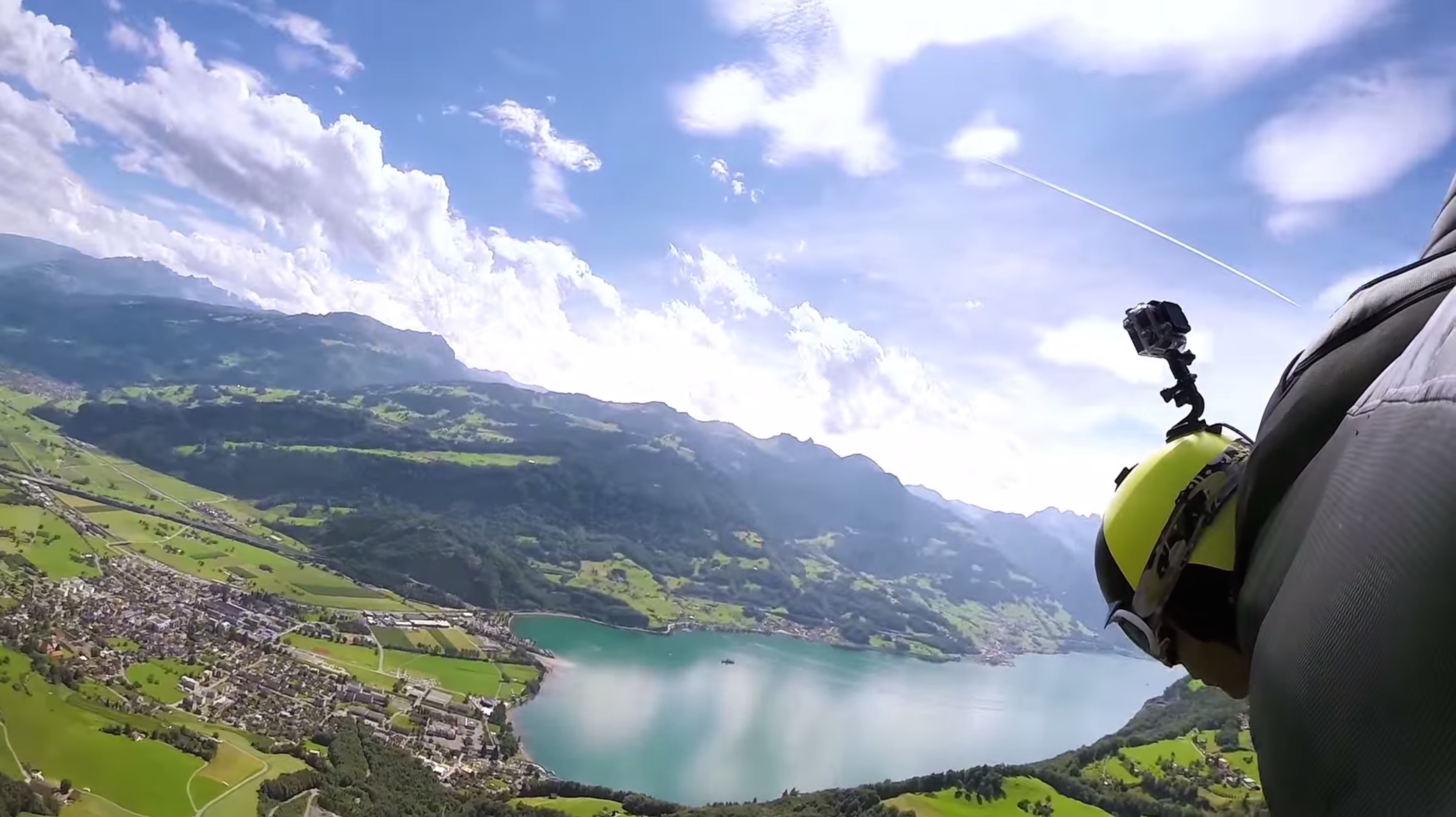 Majestic Wingsuit Flight in Switzerland_4