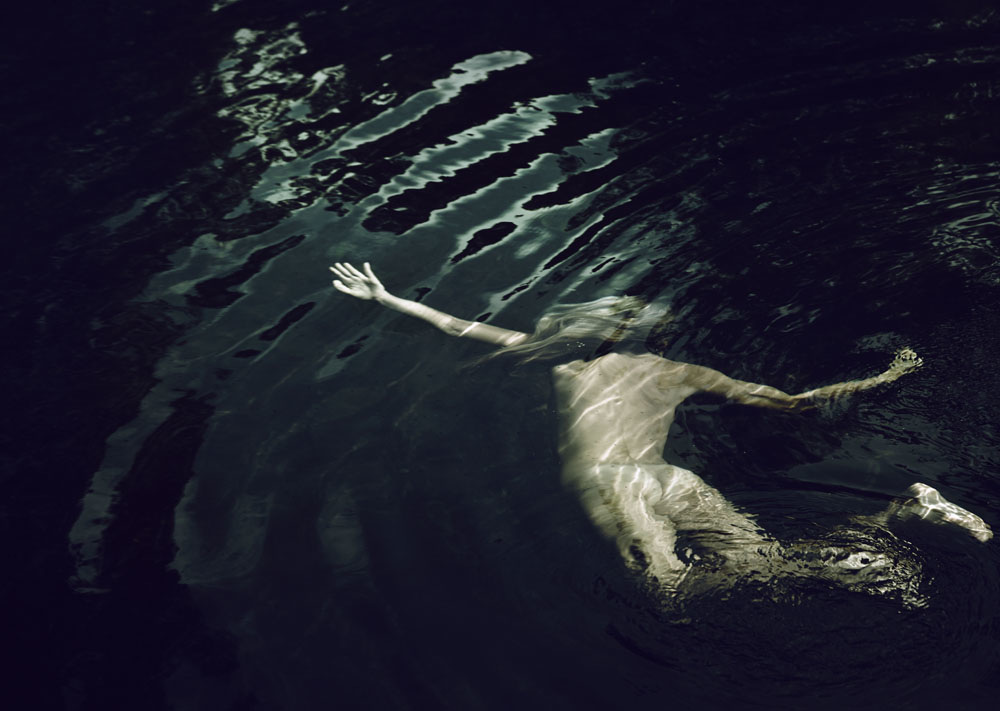 Nude Women Bodies in Water_0