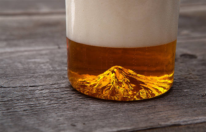 Glass with a 3D Oregon Tallest Peak