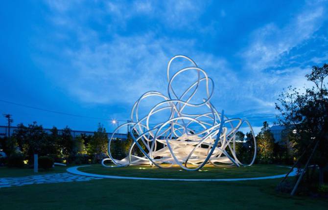 Sculptural Playground Loops in Japan