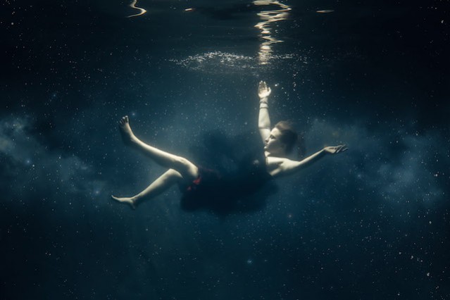 Underwater Dancing Photography – Fubiz Media