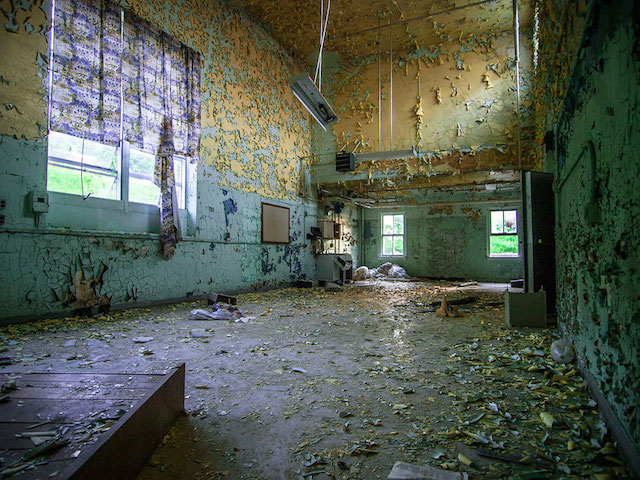 abandonedhospital-13
