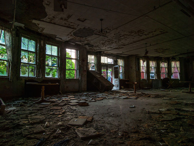 abandonedhospital-7