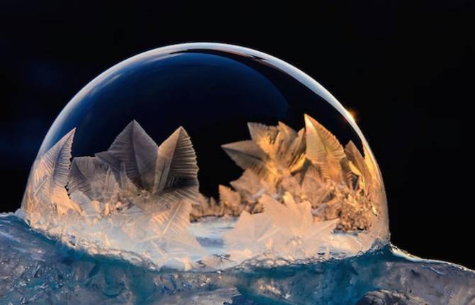 Frozen Bubble Ice Crystals