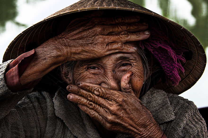 Hidden Smiles Portraits of Vietnamese_0