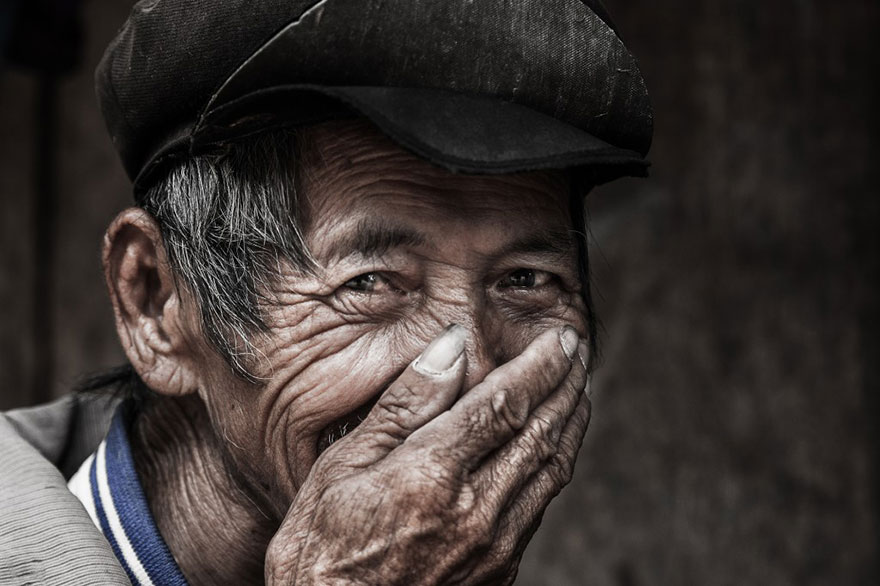 Hidden Smiles Portraits of Vietnamese_1