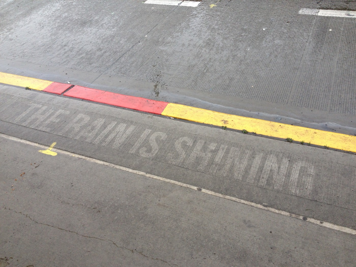 Illustrations on Sidewalks Appear When Raining_8
