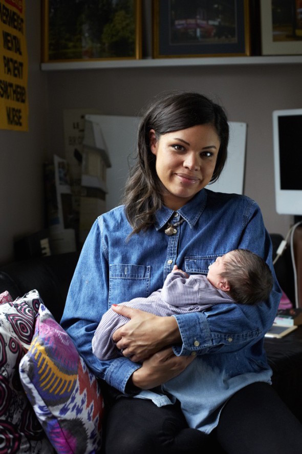 Portraits of Mothers with Their One Day Old Babies_2