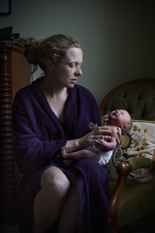 Portraits of Mothers with Their One Day Old Babies_4