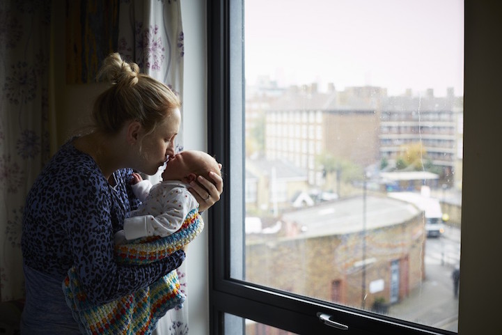 Portraits of Mothers with Their One Day Old Babies_6