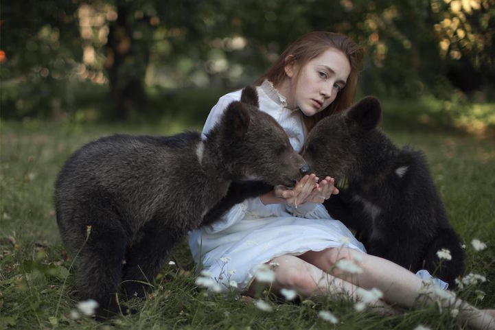 Portraits of Women with Wild Animals_8