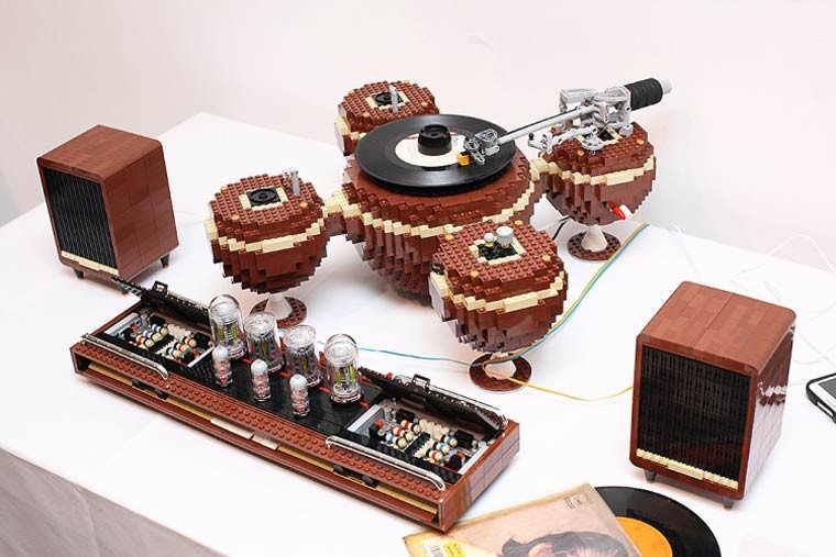 The LEGO Turntable_1