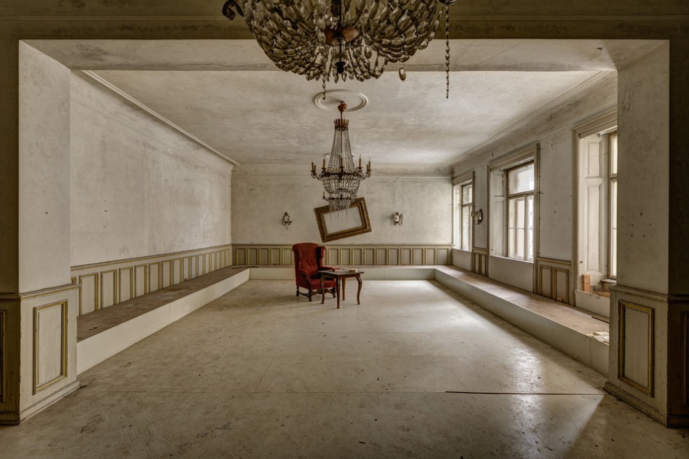 The World Grandest Abandoned Hotels_1