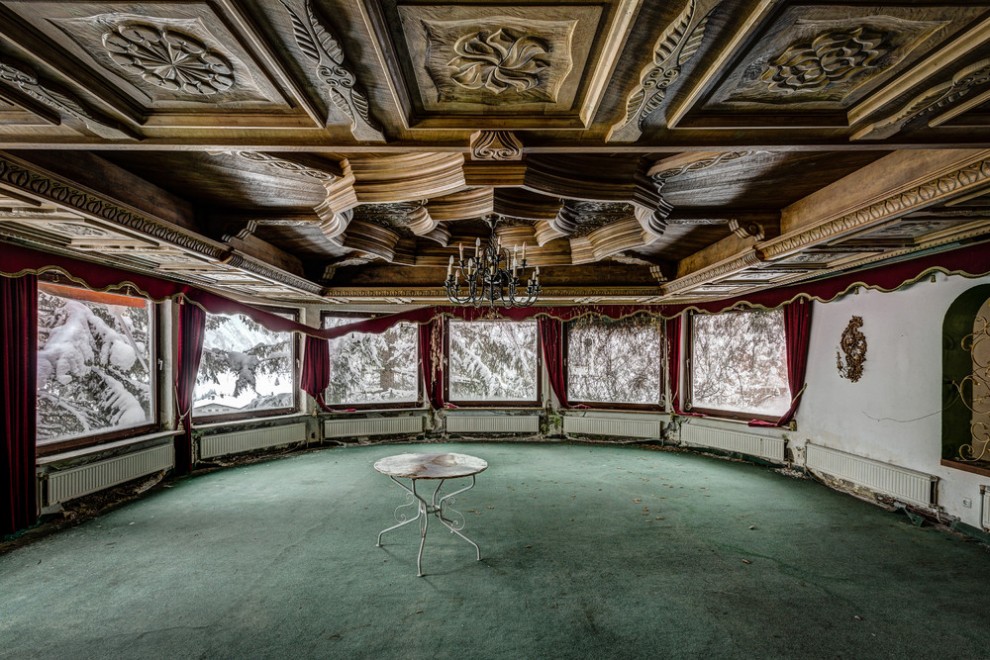 The World Grandest Abandoned Hotels_10