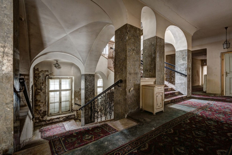 The World Grandest Abandoned Hotels_19