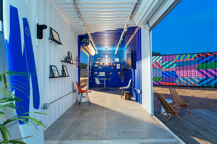 Warehouse Turned Into A Colorful Workspace_4