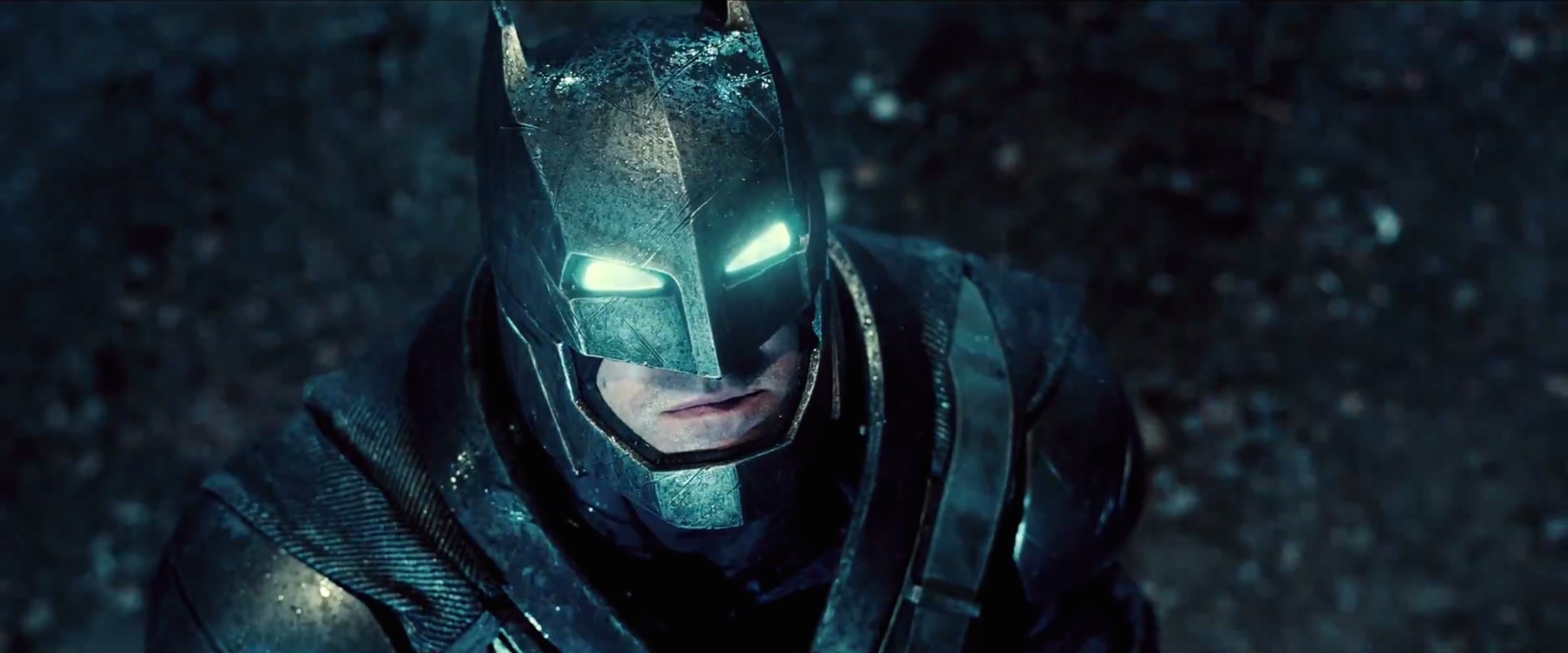 Batman vs Superman - Official Trailer_4