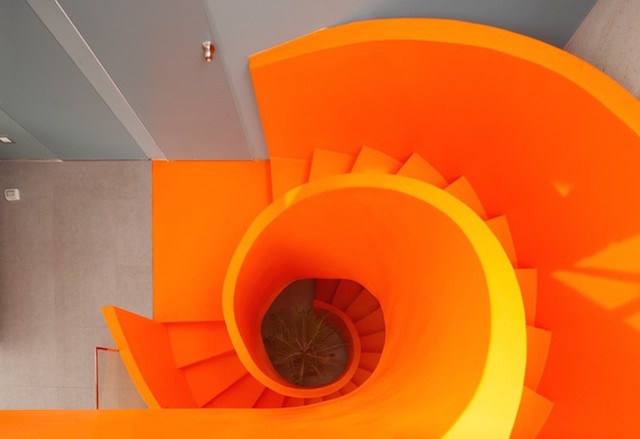 Flashy Orange Staircase in Modern Home-10