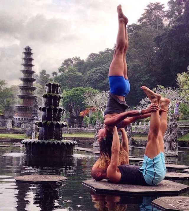 Gravity Defying Yoga Poses In Photos_6