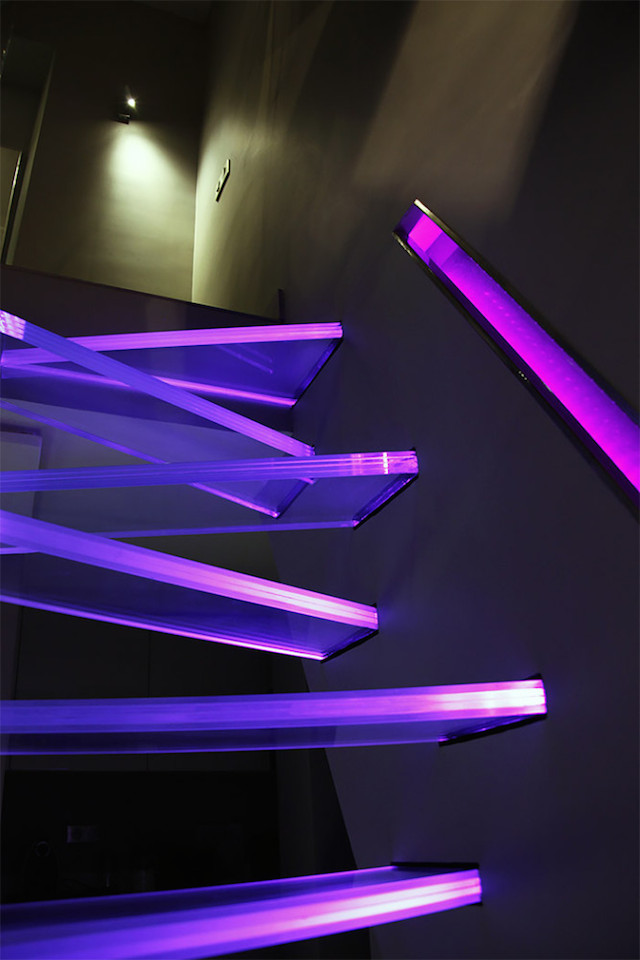 Illuminated Glass Staircase-1