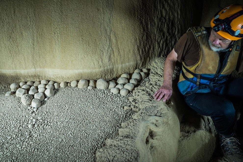 Incredible Hidden Cave in Laos_1