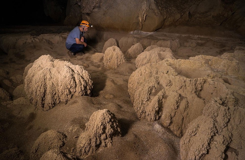 Incredible Hidden Cave in Laos_11