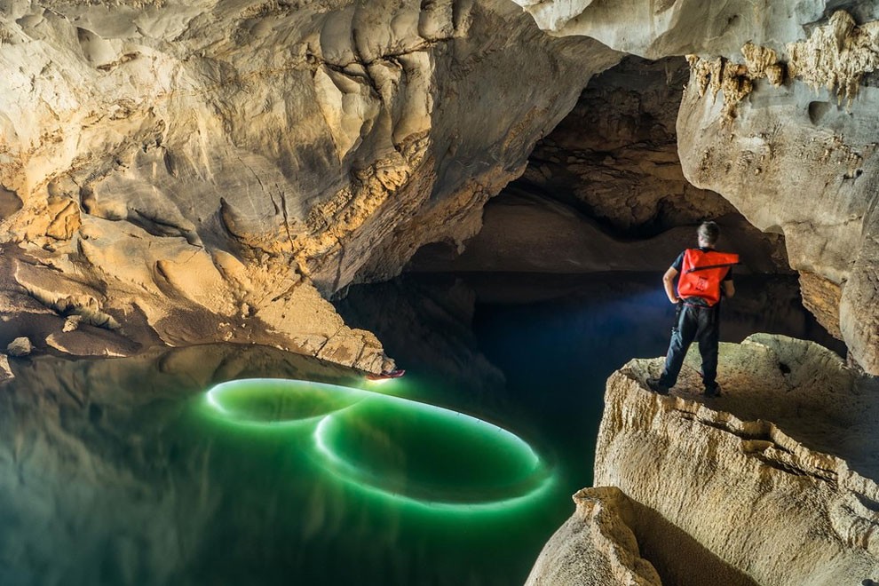 Incredible Hidden Cave in Laos_13