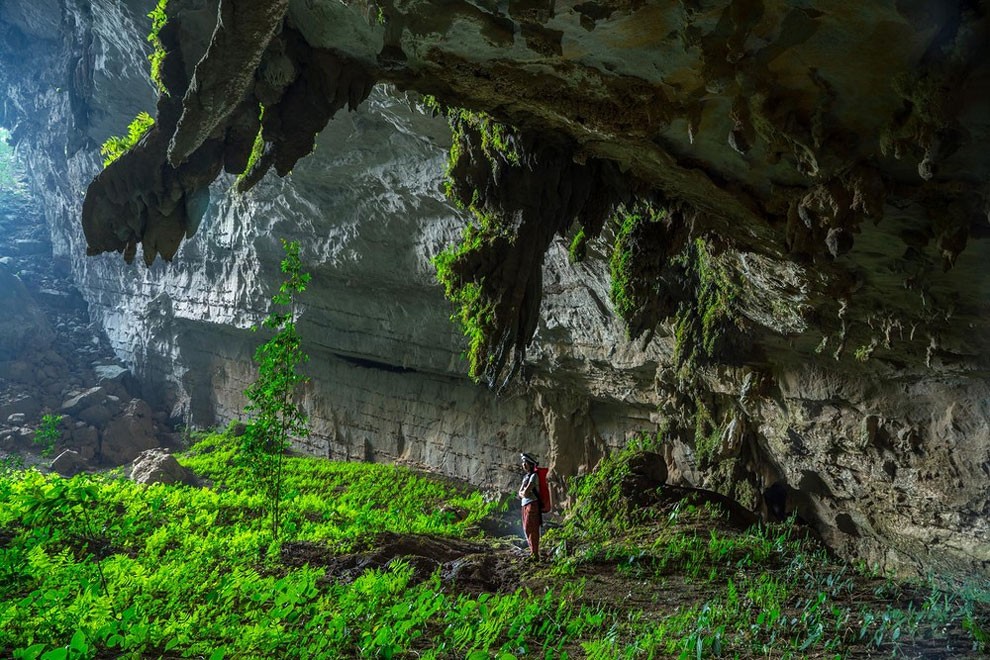 Incredible Hidden Cave in Laos_14