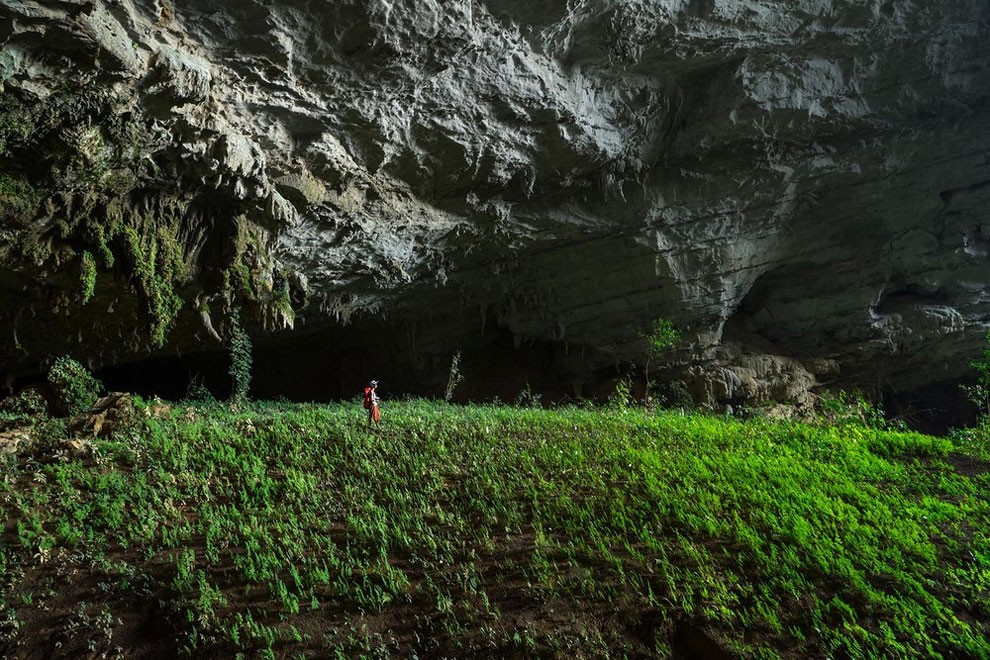 Incredible Hidden Cave in Laos_15