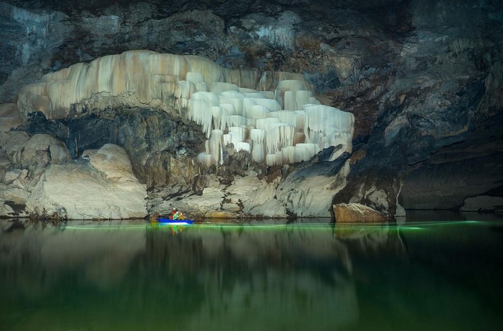 Incredible Hidden Cave in Laos_16