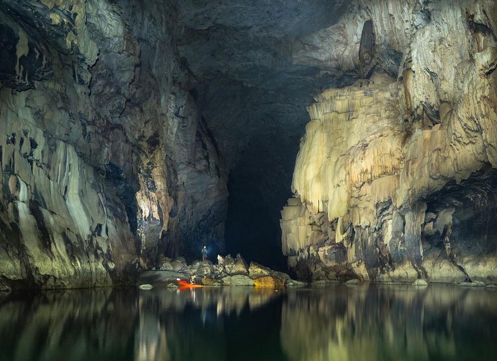 Incredible Hidden Cave in Laos_4