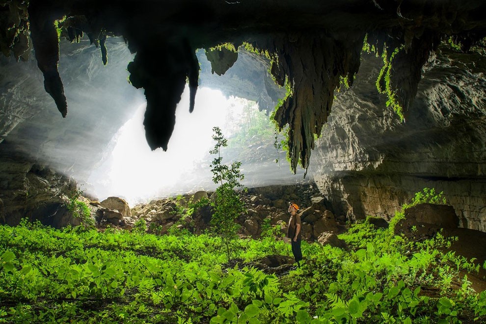 Incredible Hidden Cave in Laos_5