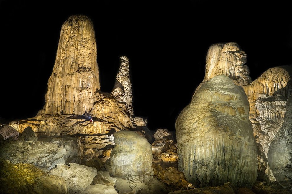 Incredible Hidden Cave in Laos_6