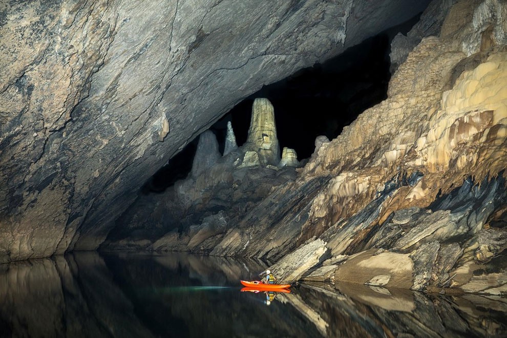 Incredible Hidden Cave in Laos_7